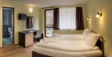 Фото номера Двухместный номер Делюкс с 1 кроватью Отель Family Hotel Virgin г. Рибарица 2