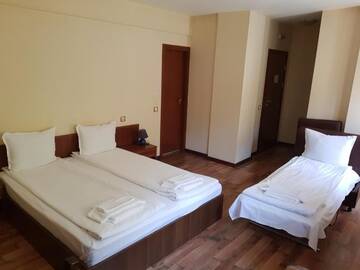 Фото номера Трехместный номер с видом на горы Отель Hotel Fedora г. Рибарица 5