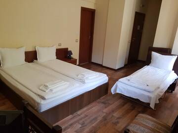 Фото номера Трехместный номер с видом на горы Отель Hotel Fedora г. Рибарица 6