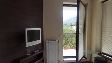 Фото номера Семейный номер с балконом Отель Hotel Zornitsa г. Рибарица 9