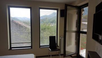 Фото номера Семейный номер с балконом Отель Hotel Zornitsa г. Рибарица 7