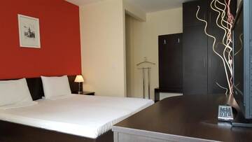 Фото номера Трехместный номер с балконом Отель Hotel Zornitsa г. Рибарица 3