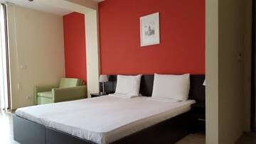 Фото номера Трехместный номер с балконом Отель Hotel Zornitsa г. Рибарица 4