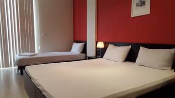 Фото номера Трехместный номер с балконом Отель Hotel Zornitsa г. Рибарица 19