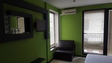 Фото номера Трехместный номер с балконом Отель Hotel Zornitsa г. Рибарица 15